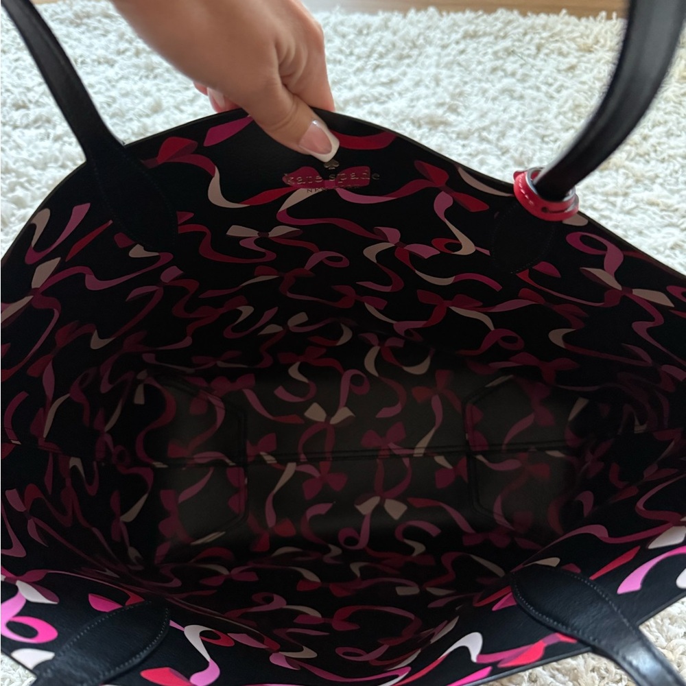 Reversible Kate Spade Tote - Picture 4 of 4